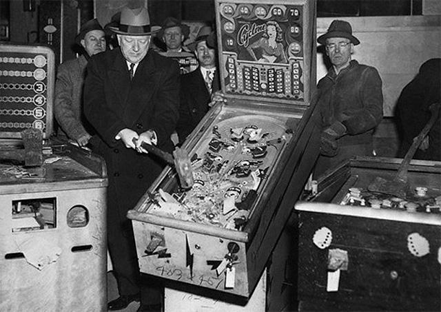 Flipperkast, duivelse machine, weg ermee